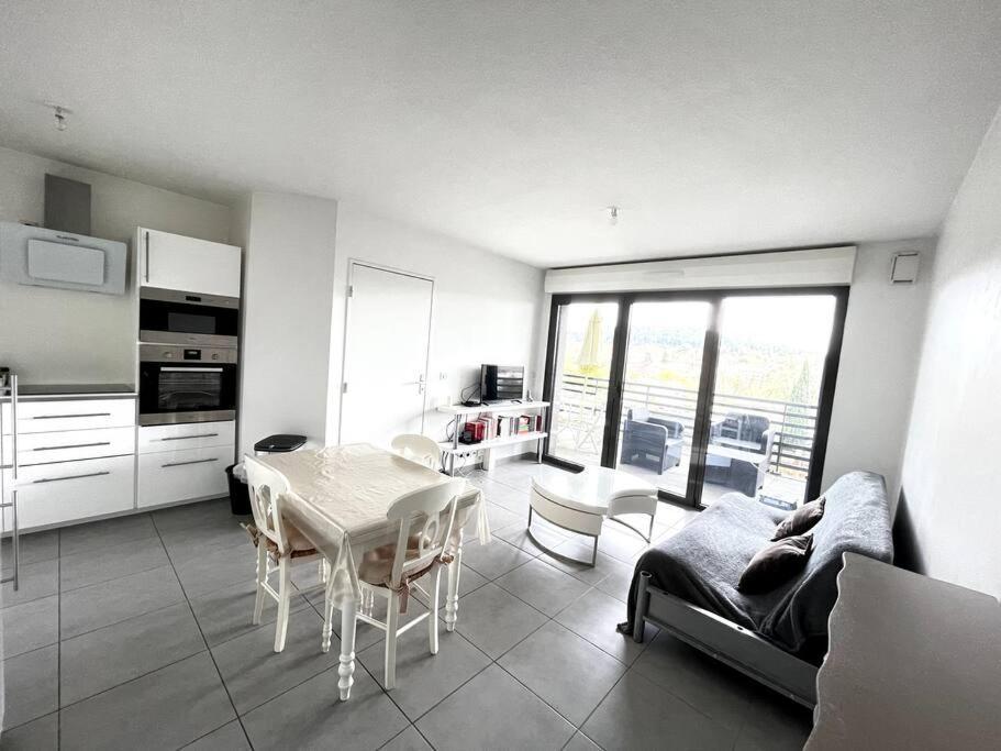 Spacieux T2 + Parking A 5 Min D'Aix Apartment Aix-en-Provence Exterior photo